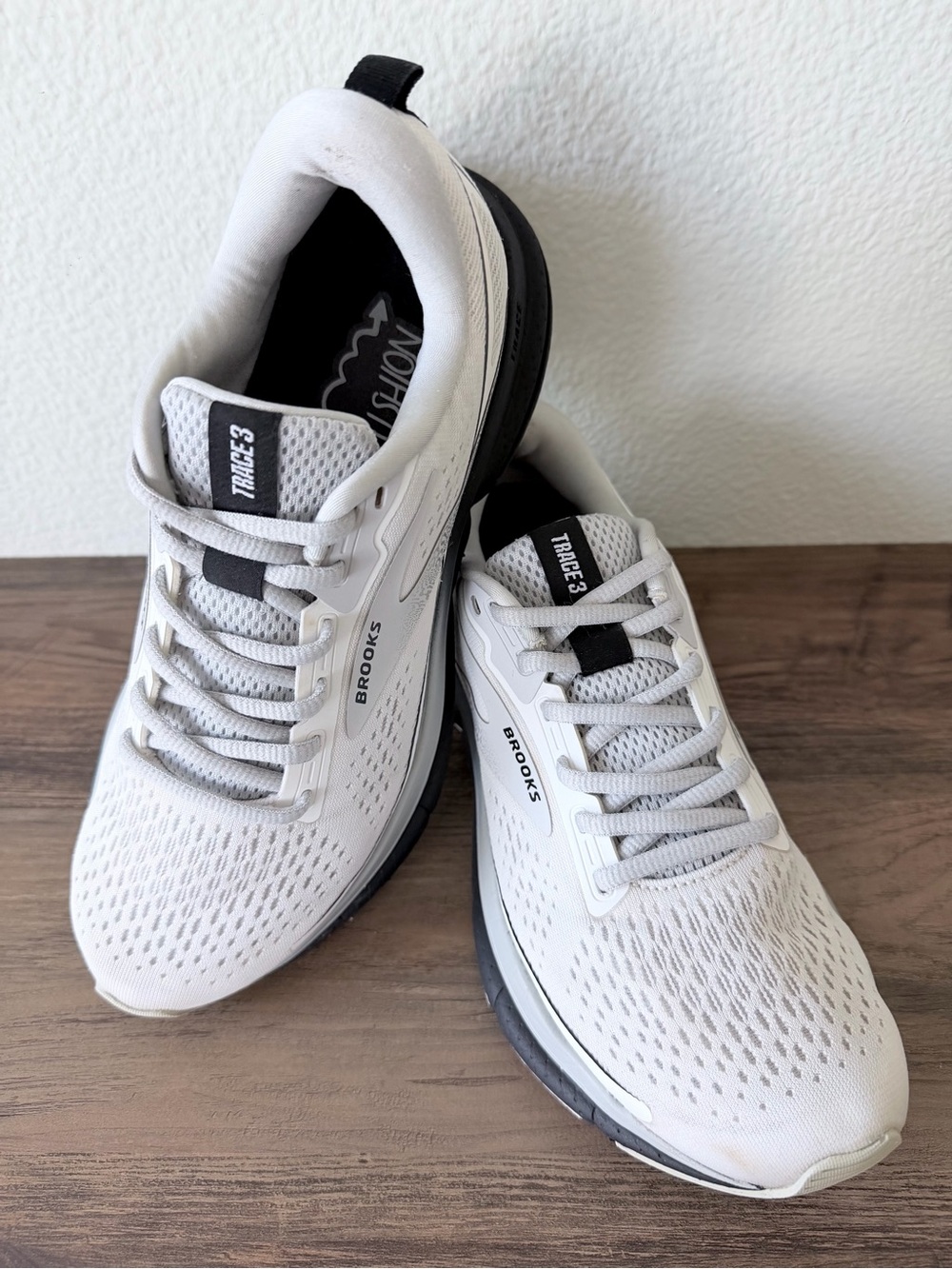 Brooks Women’s Trace 3 Running Shoe White / Oyster /Black (Size: 7.5-B) - Picture 10 of 11
